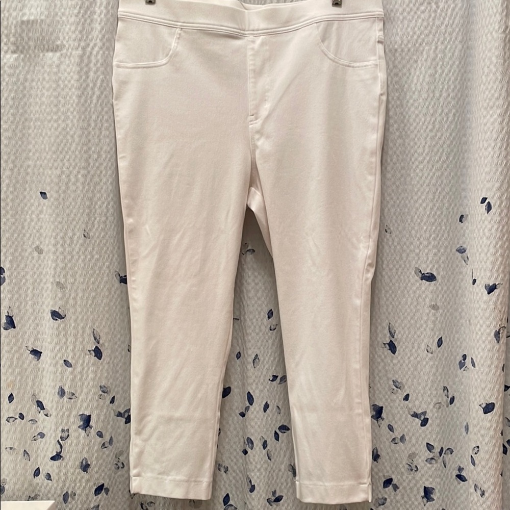 Time and Tru White Cropped Pants